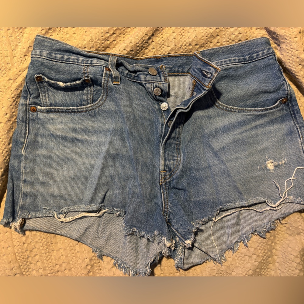 Levi’s 100% cotton light wash denim 501 shorts